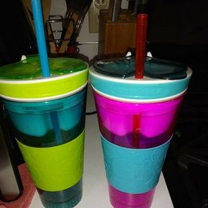Snackeez Cups
